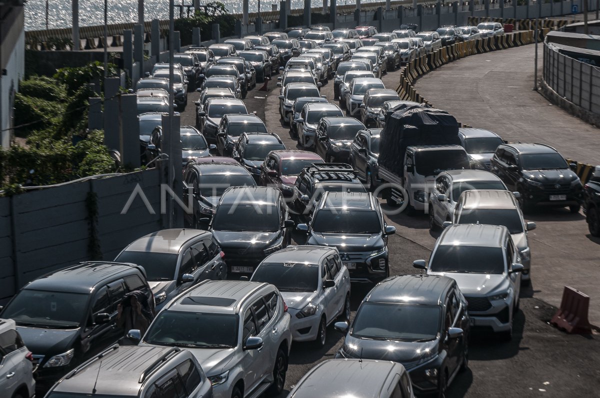 Arus Mudik Idul Adha Di Pelabuhan Merak | ANTARA Foto