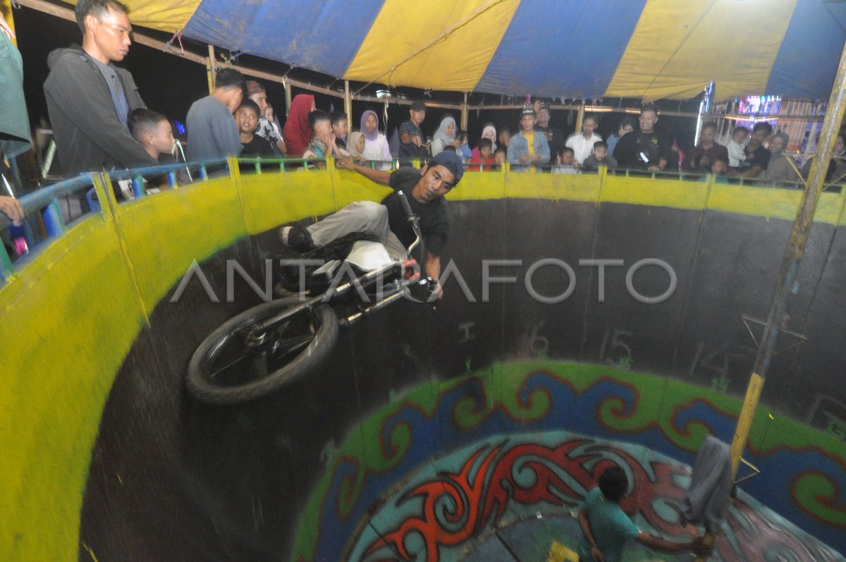 Atraksi tong setan ANTARA Foto