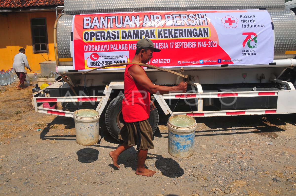 Penyaluran air bersih dampak kekeringan di Grobogan