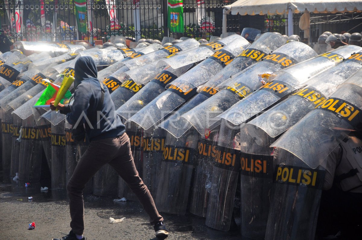 Latihan pengamanan pemilu di Kudus