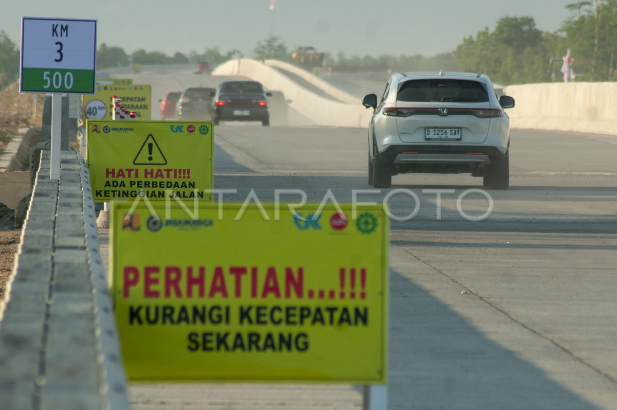 Hari Pertama Jalur Fungsional Tol Solo-Yogyakarta Dibuka | ANTARA Foto