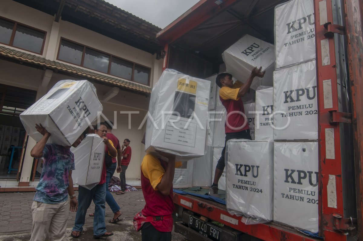 Distribusi Logistik Pemilu 2024 KPU Boyolali | ANTARA Foto