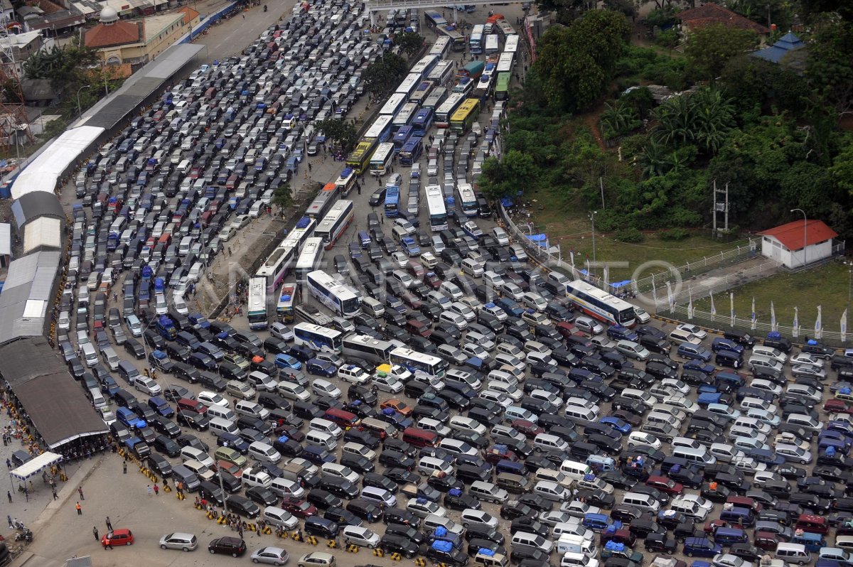 PUNCAK ARUS MUDIK | ANTARA Foto