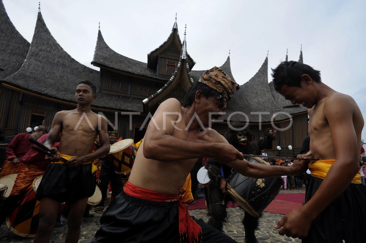 KESENIAN MINANGKABAU | ANTARA Foto