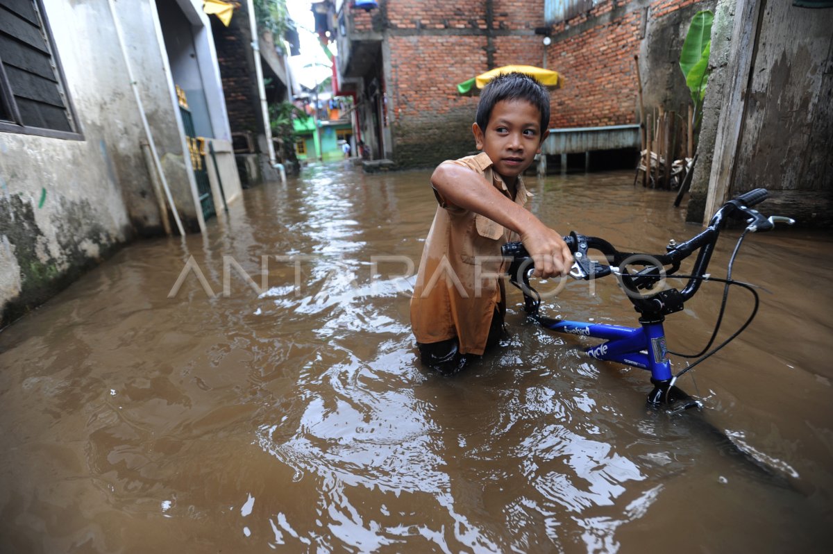 BANJIR KAMPUNG MELAYU | ANTARA Foto