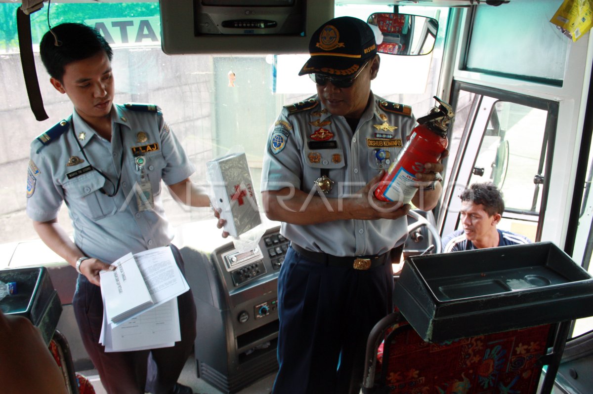 Uji Kelayakan Bis Antara Foto