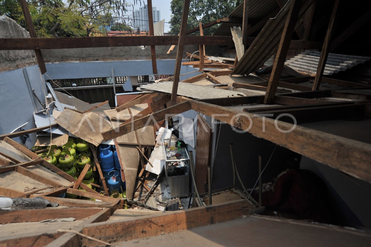 TABUNG GAS MELEDAK | ANTARA Foto