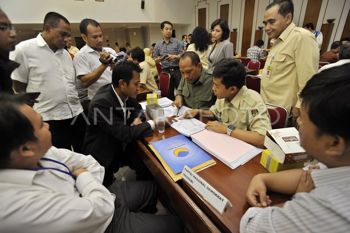 Verifikasi Administrasi Parpol Antara Foto