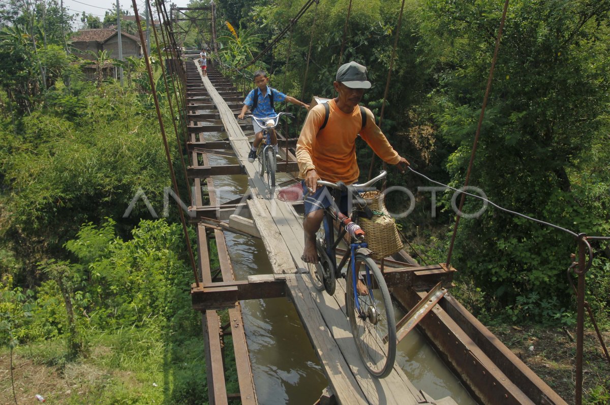 JEMBATAN PENINGGALAN BELANDA | ANTARA Foto