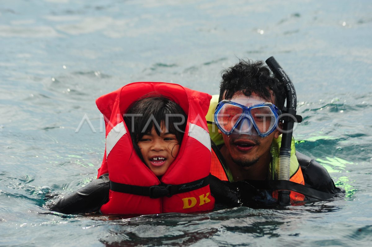 WISATA SNORKELING KARIMUN JAWA | ANTARA Foto