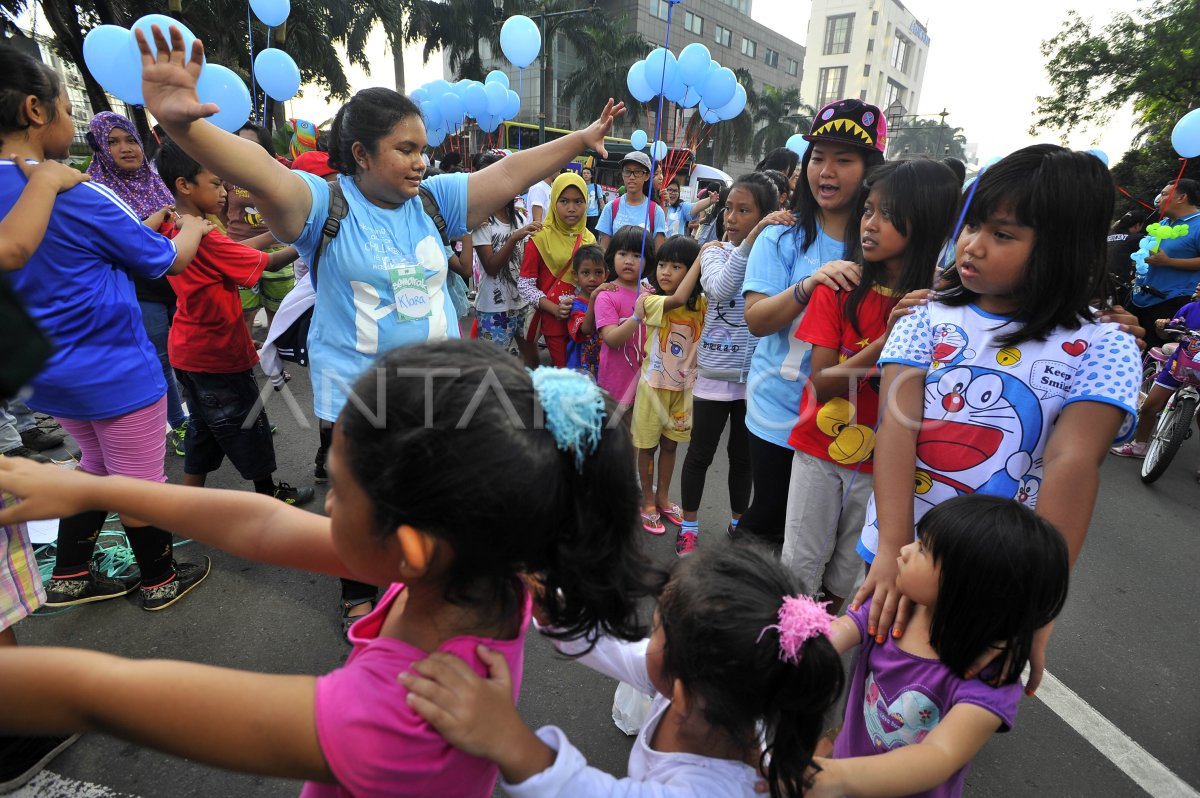 SEHARI BERMAIN BERSAMA ANAK | ANTARA Foto