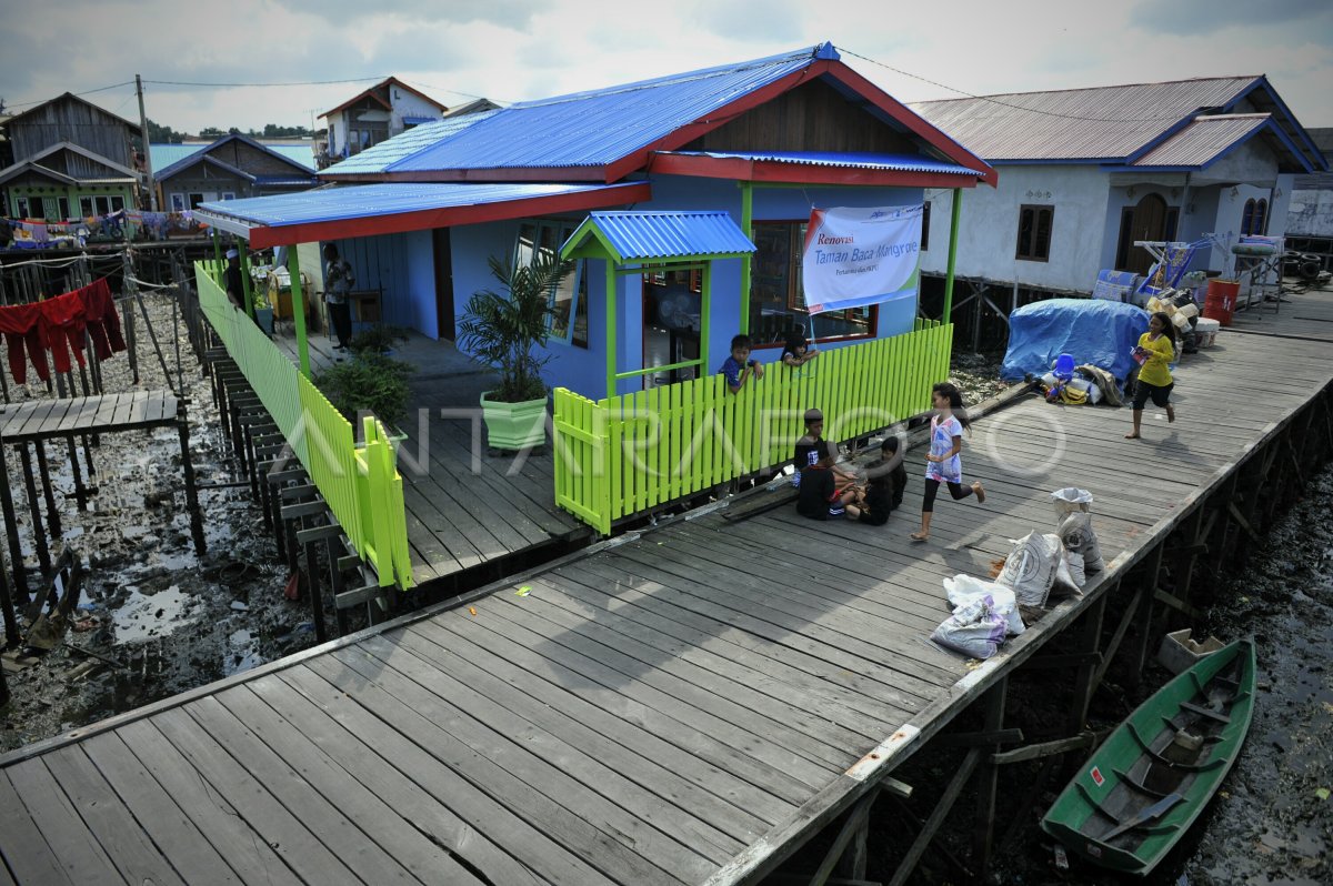 TAMAN BACA KAMPUNG ATAS AIR | ANTARA Foto