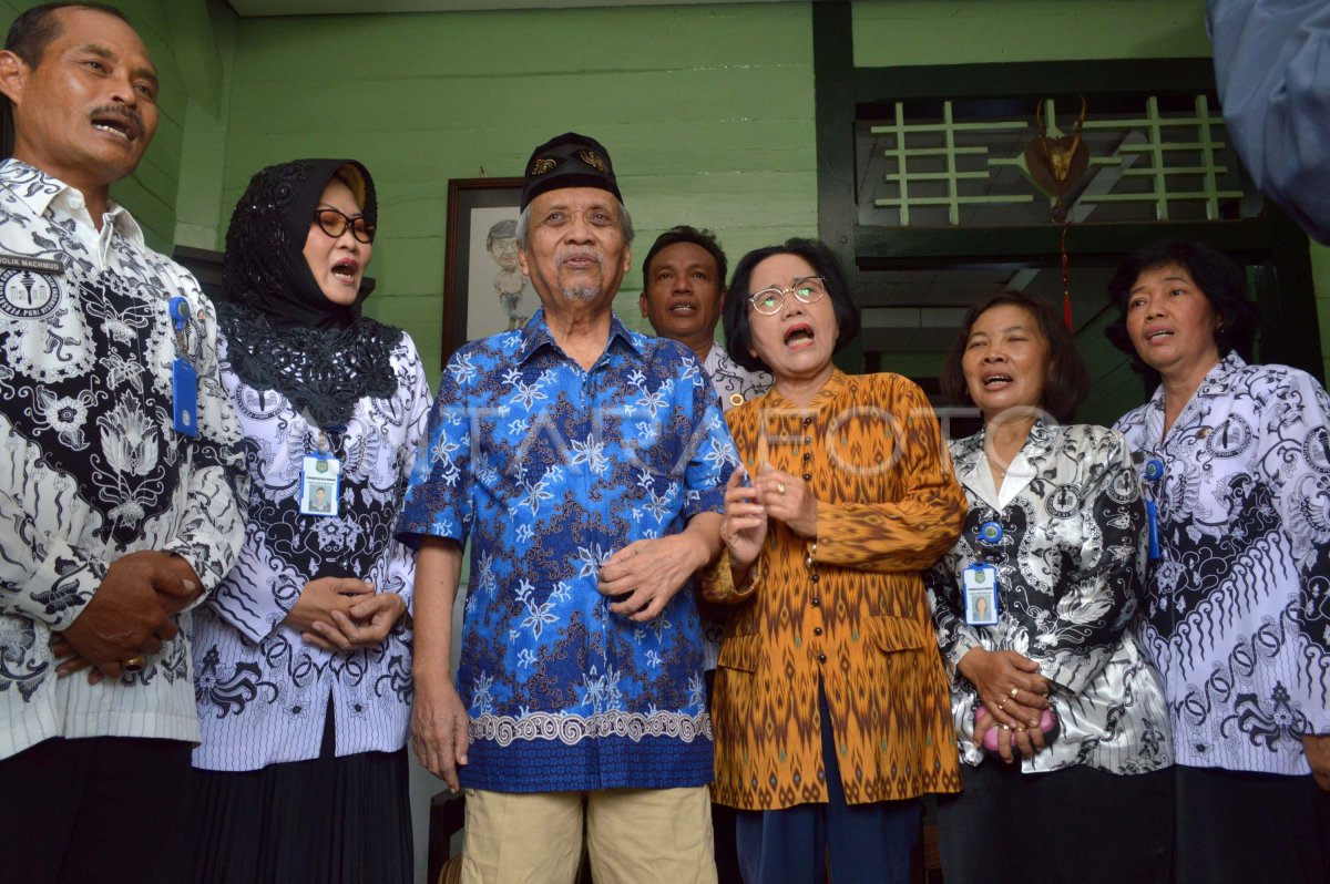 PENCIPTA HYMNE GURU | ANTARA Foto