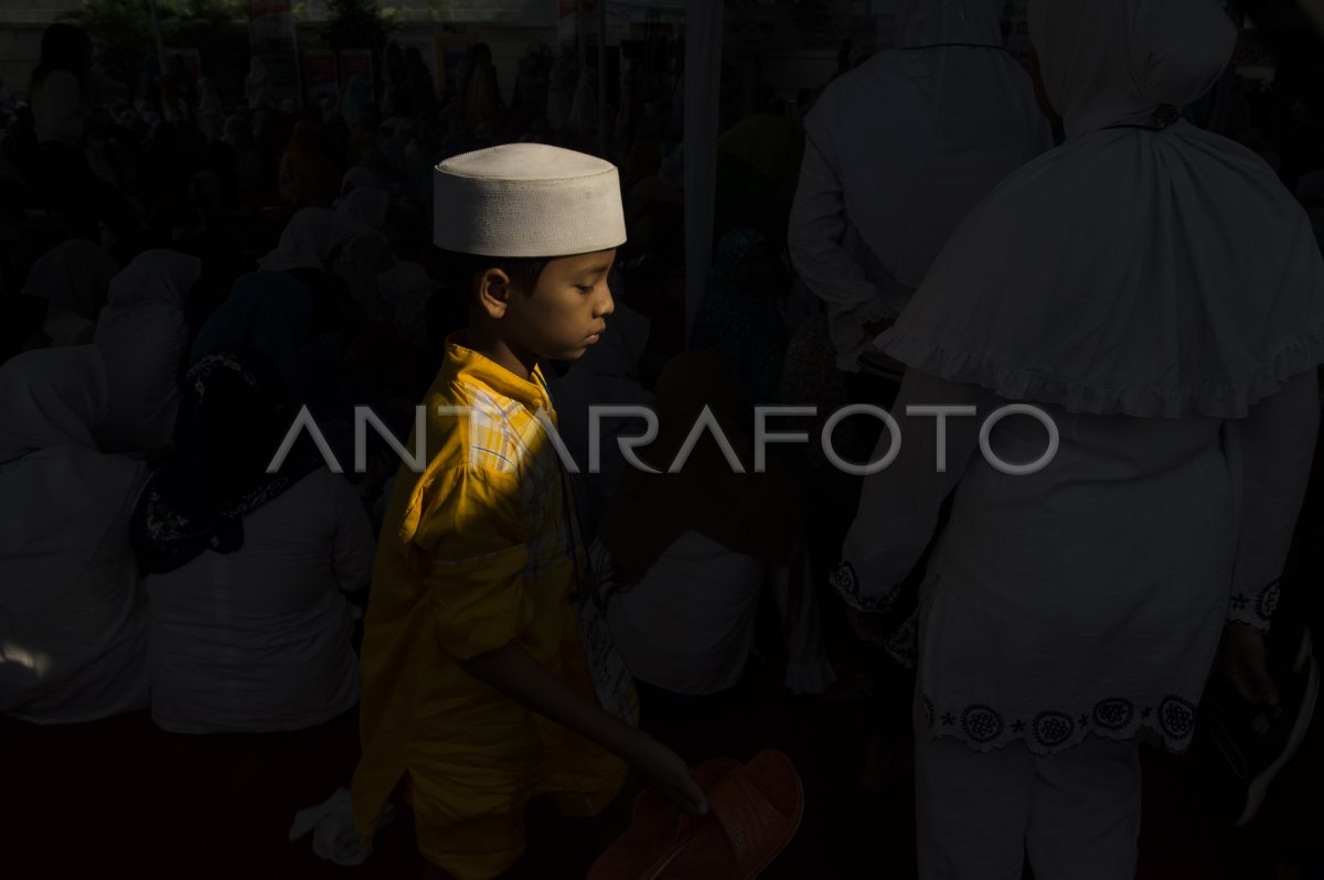 BUKA BERSAMA ANAK YATIM | ANTARA Foto