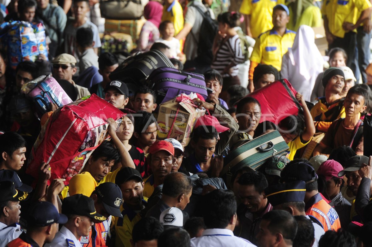 MUDIK KAPAL LAUT | ANTARA Foto