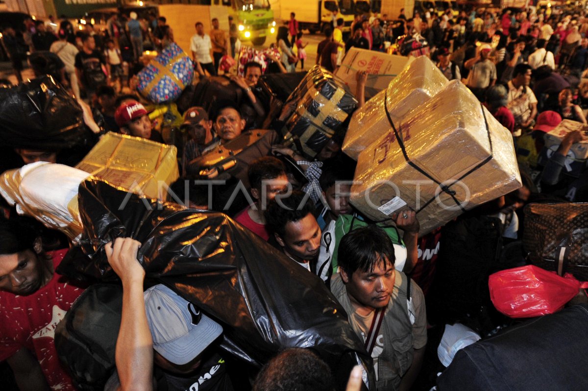 MUDIK KAPAL LAUT | ANTARA Foto