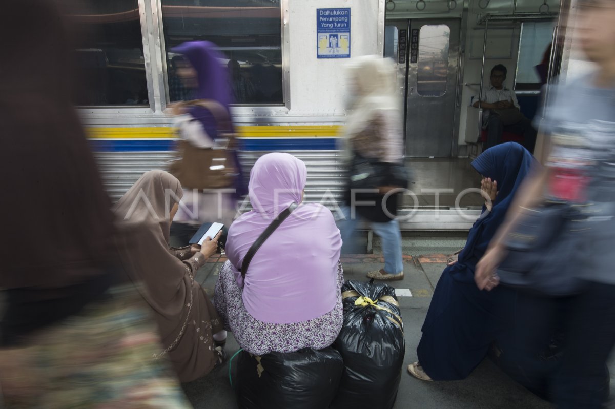 TARIF KRL AKAN NAIK | ANTARA Foto