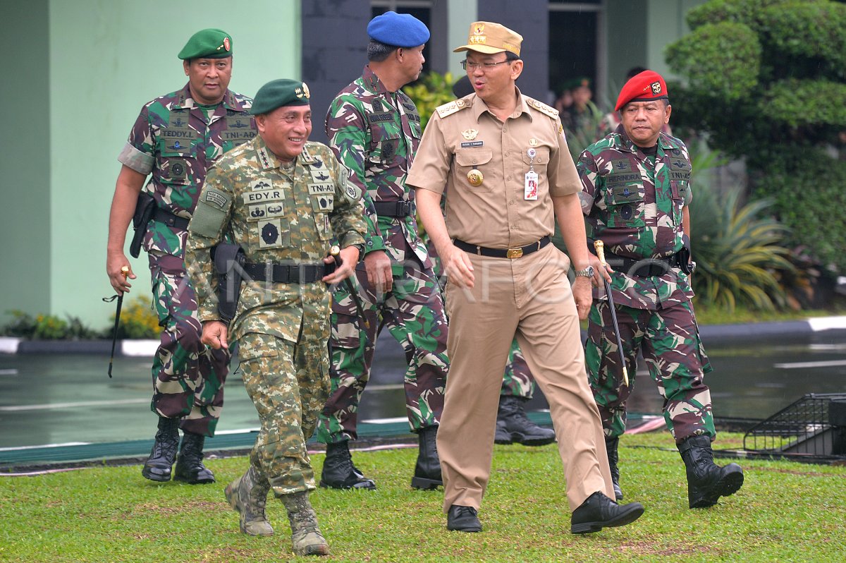 UPACARA GABUNGAN PENGAMANAN JAKARTA | ANTARA Foto