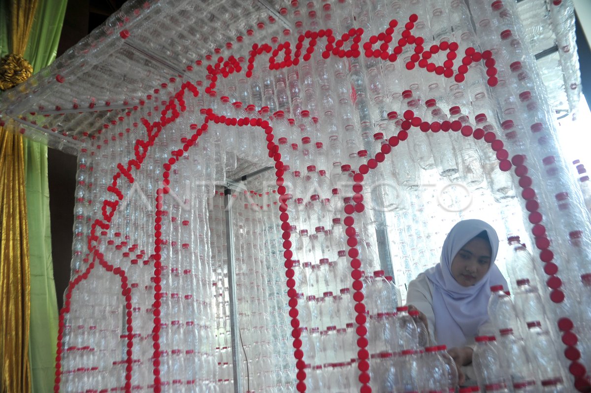 Dekorasi Masjid Dari Botol Bekas Antara Foto