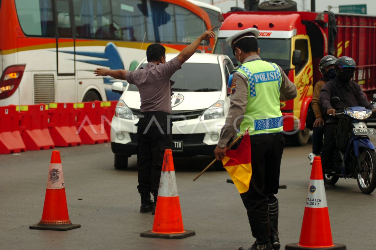 Sistem Buka Tutup Jalan Pantura Antara Foto 2333