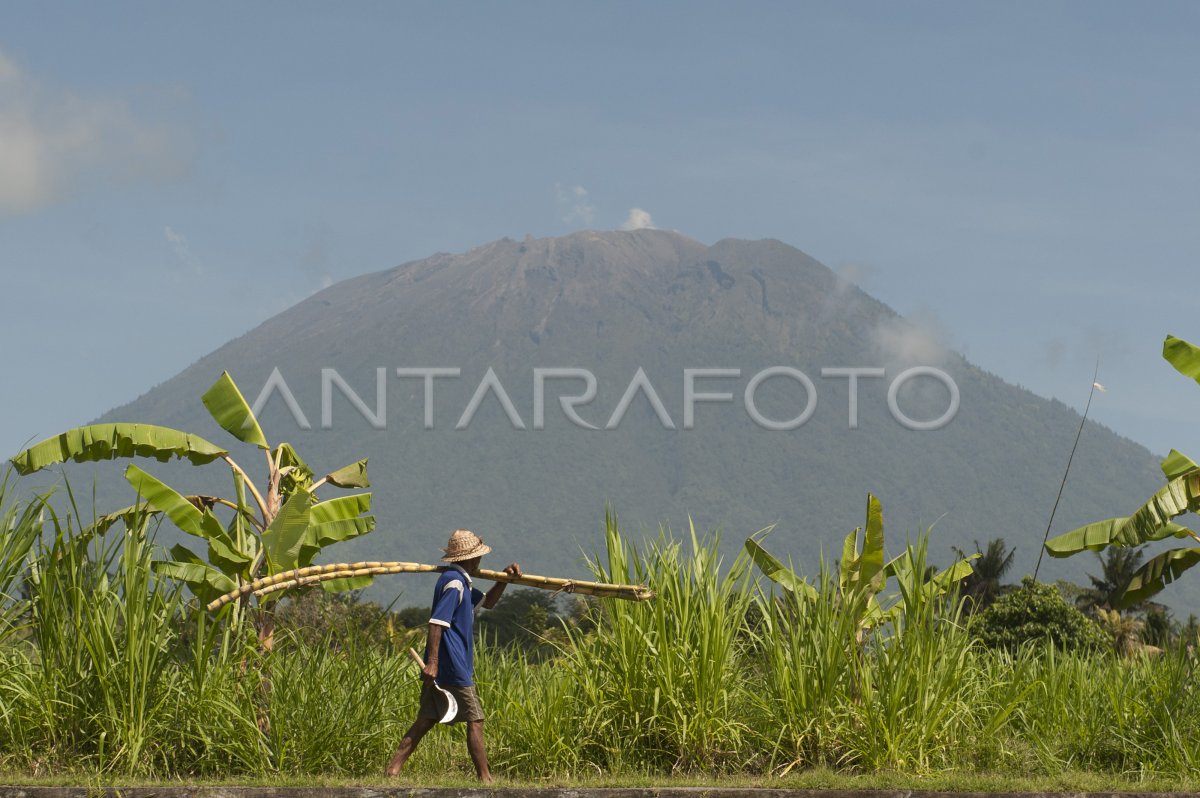 STATUS AWAS GUNUNG AGUNG | ANTARA Foto