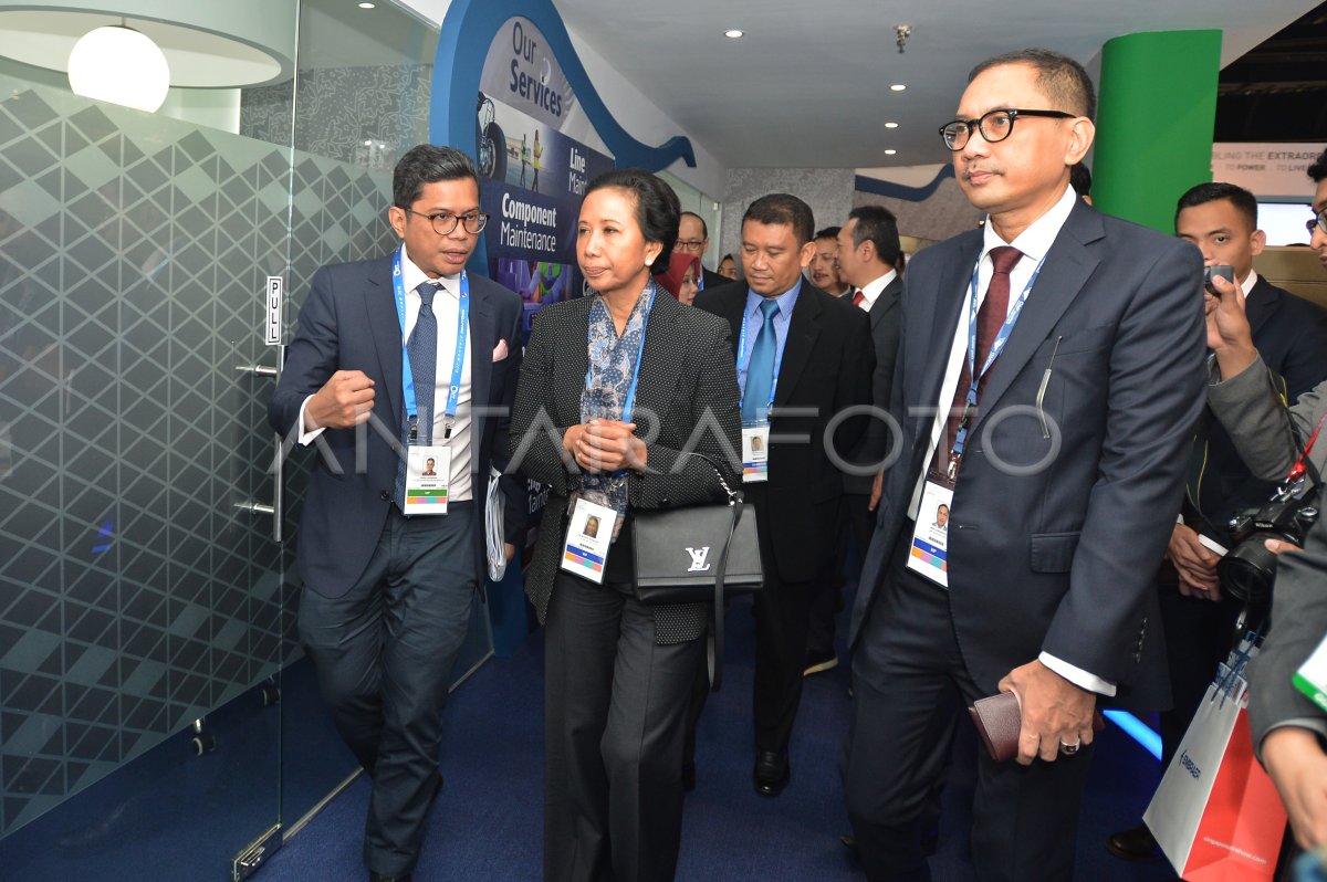 Rini Soemarno Kunjungi Booth Garuda Antara Foto