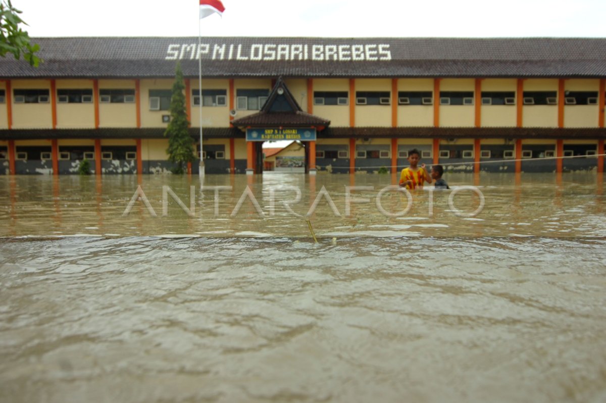 SEKOLAH TERENDAM BANJIR | ANTARA Foto