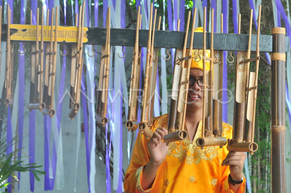 HARI KESADARAN AUTISME SEDUNIA | ANTARA Foto