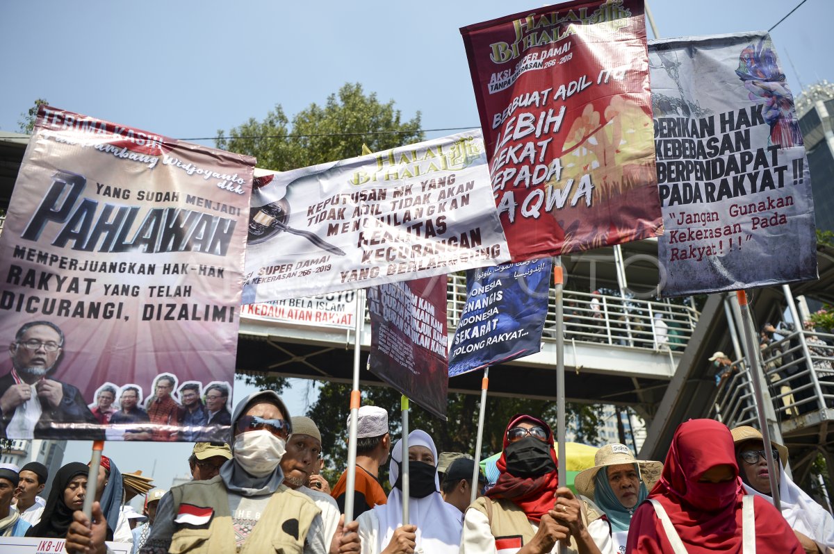 UNJUK RASA KAWAL SIDANG PUTUSAN MK | ANTARA Foto