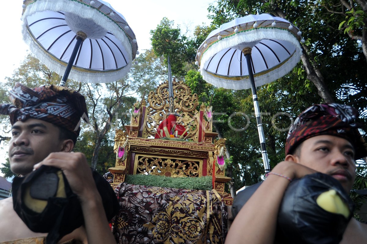 Peringatan perang puputan badung antara foto
