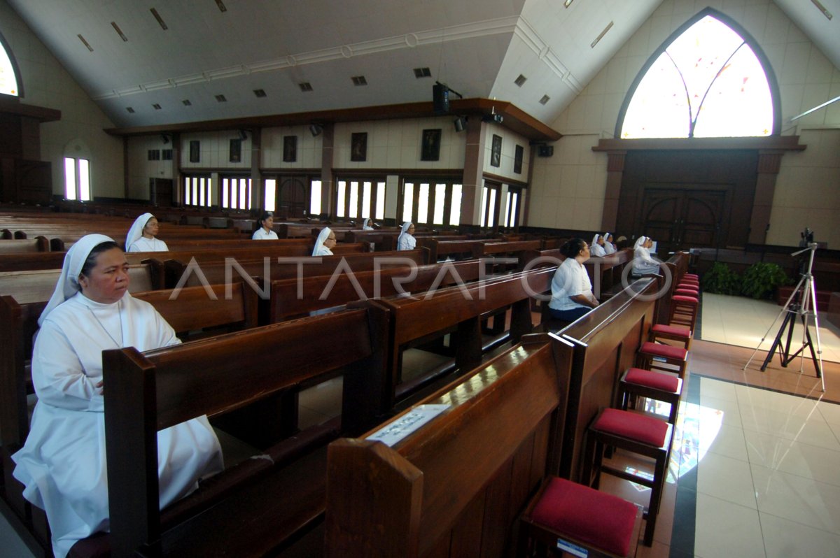 Ibadah Jumat Agung Dalam Jaringan Antara Foto