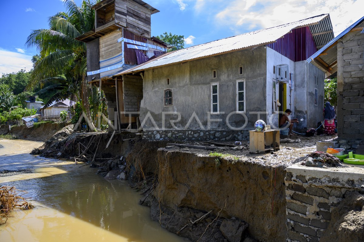 BANJIR LUAPAN SUNGAI DI DONGGALA | ANTARA Foto