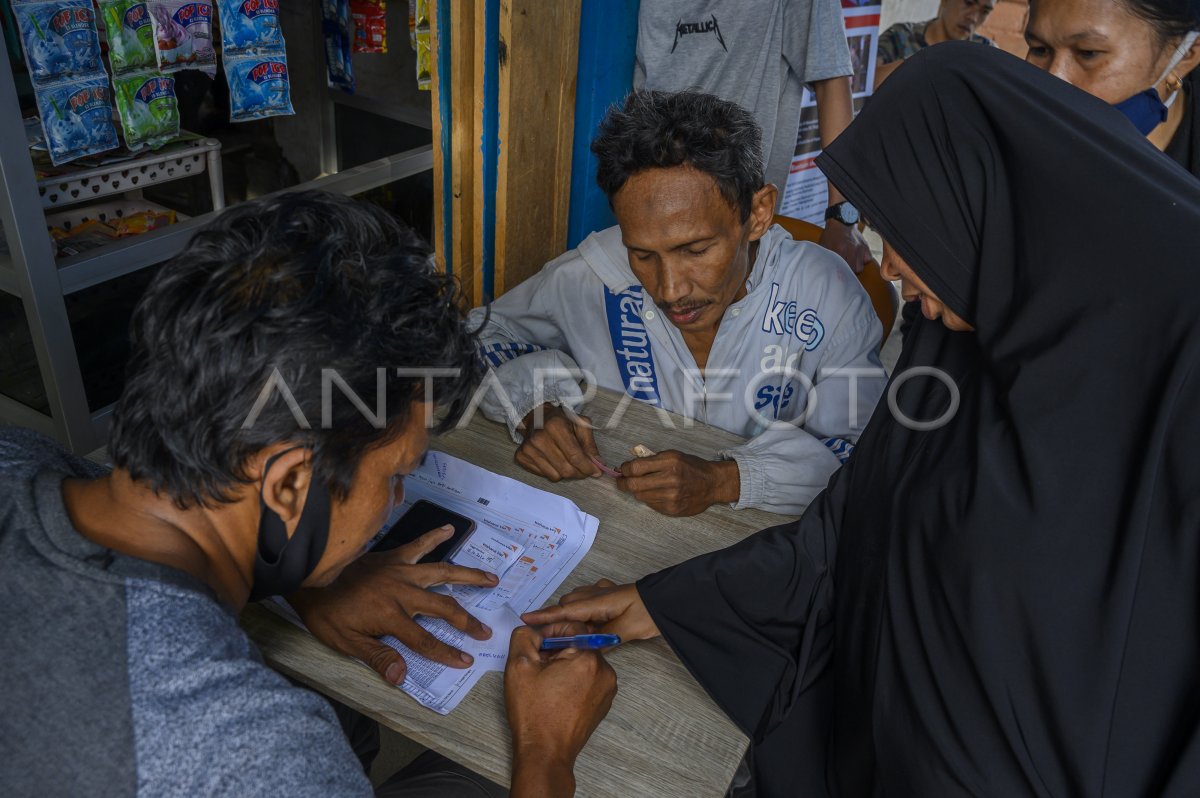 Bantuan Pangan Warga Terdampak Bencana Antara Foto