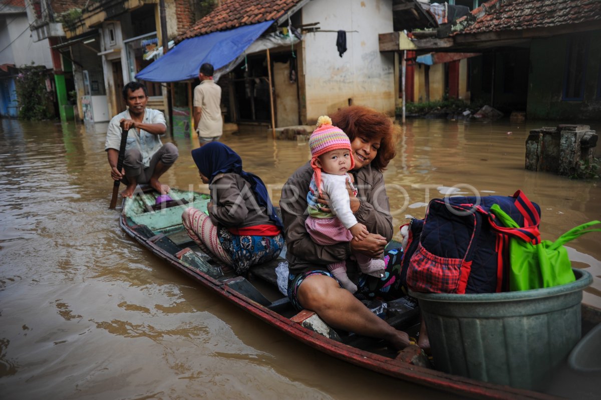 BANJIR LUAPAN SUNGAI CITARUM | ANTARA Foto