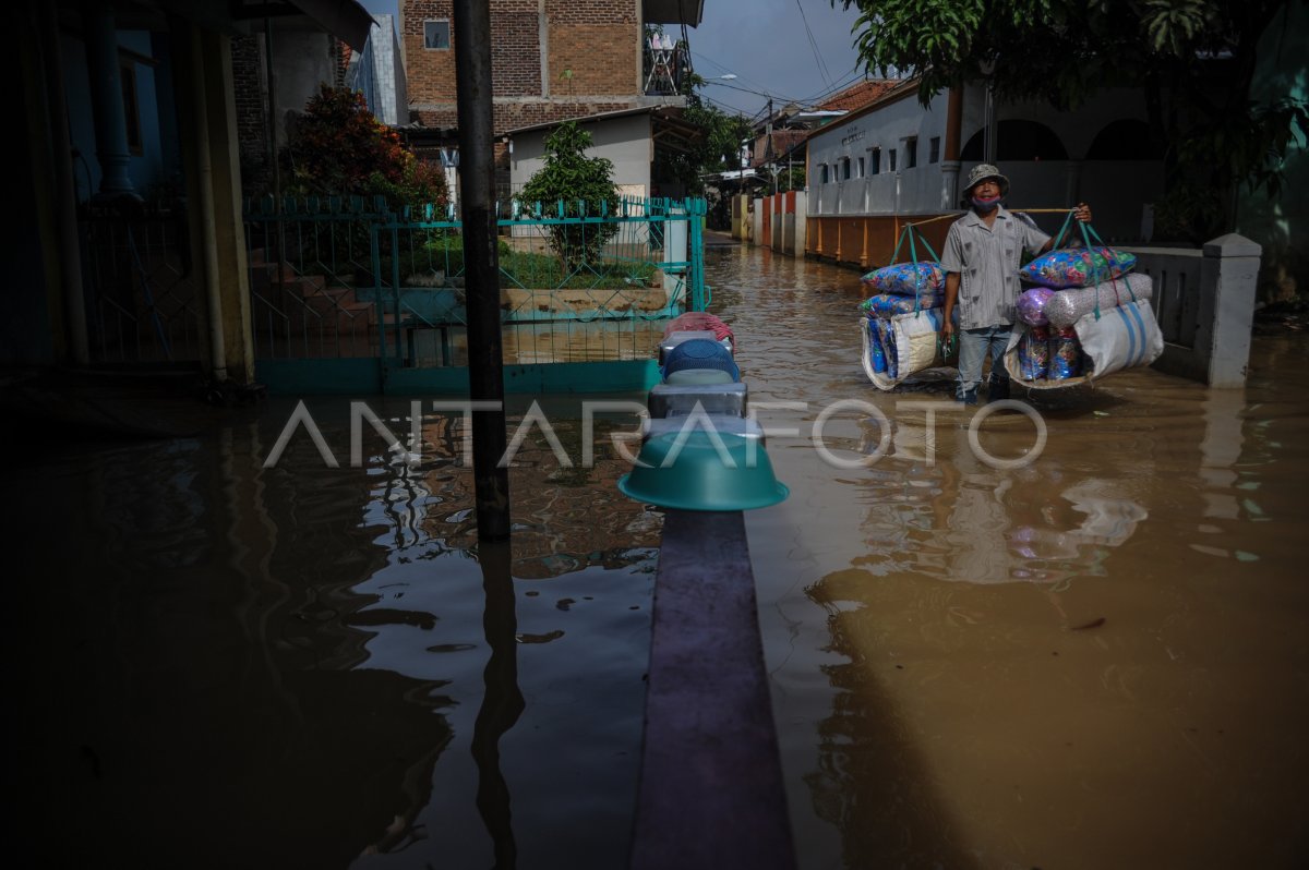 BANJIR LUAPAN SUNGAI CITARUM | ANTARA Foto