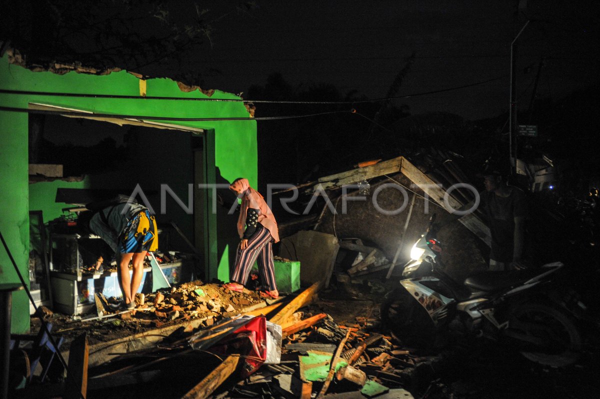 Bencana Angin Puting Beliung Di Kabupaten Bandung Antara Foto