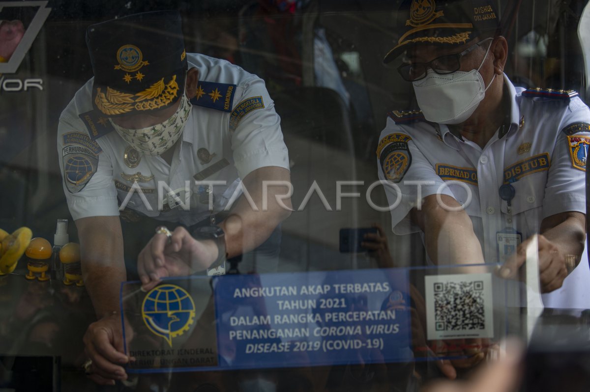 STIKER BUS BOLEH BEROPERASI SAAT MASA LARANGAN MUDIK | ANTARA Foto