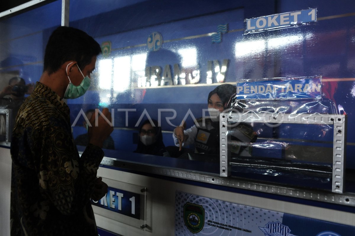 Loket Pelayanan Pajak Kendaraan Untuk Disabilitas Antara Foto