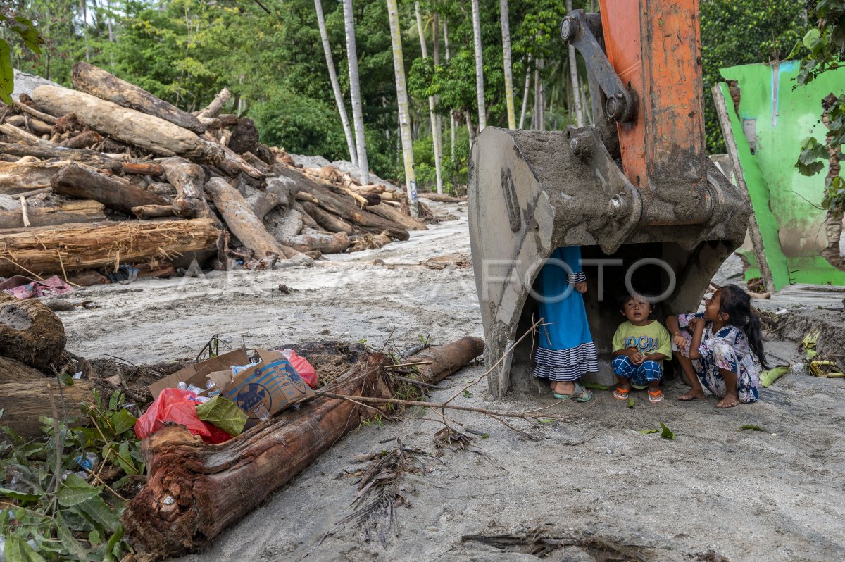 Banjir Bandang Susulan Di Desa Rogo Antara Foto