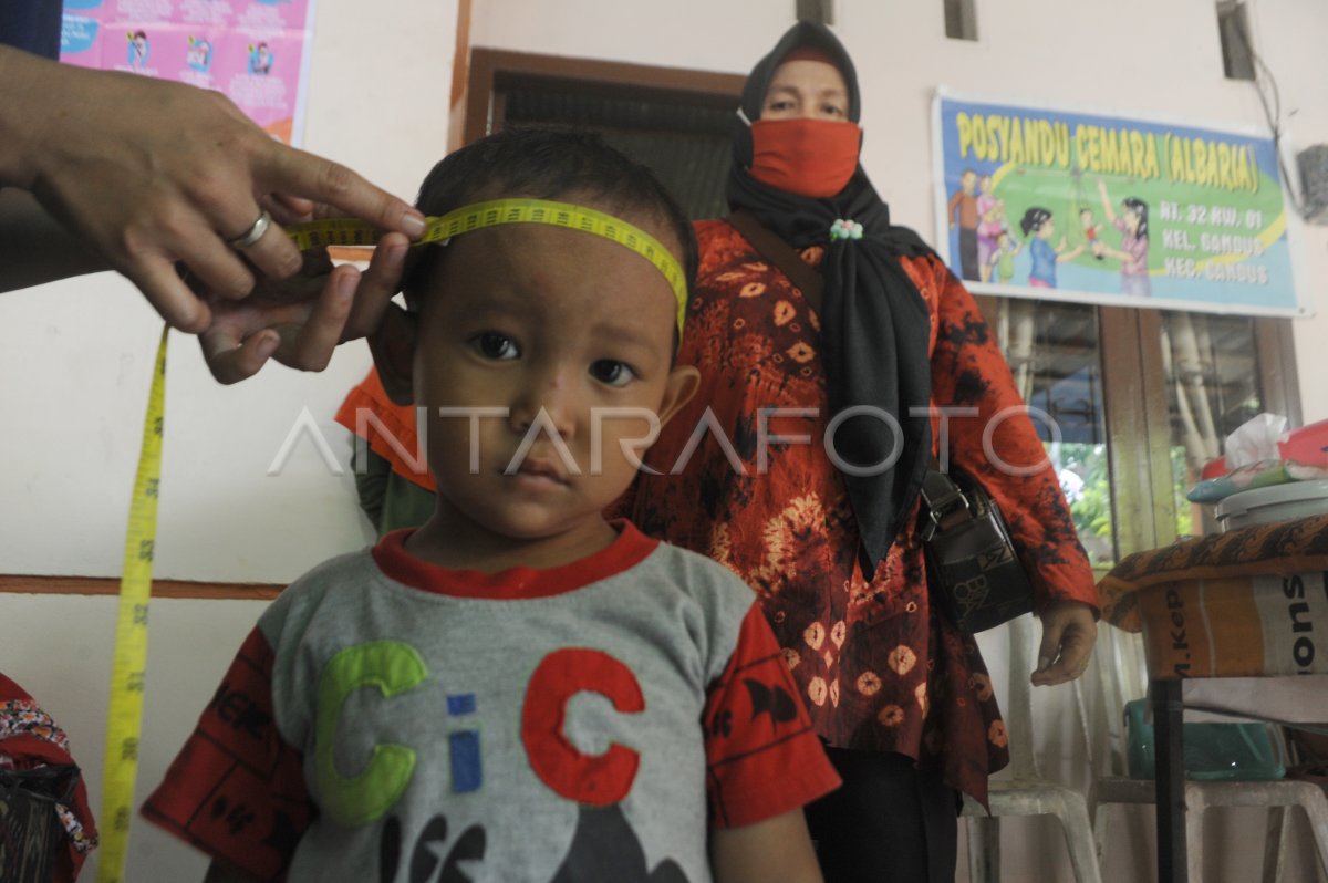 TARGET PERCEPATAN PENURUNAN STUNTING DI INDONESIA | ANTARA Foto