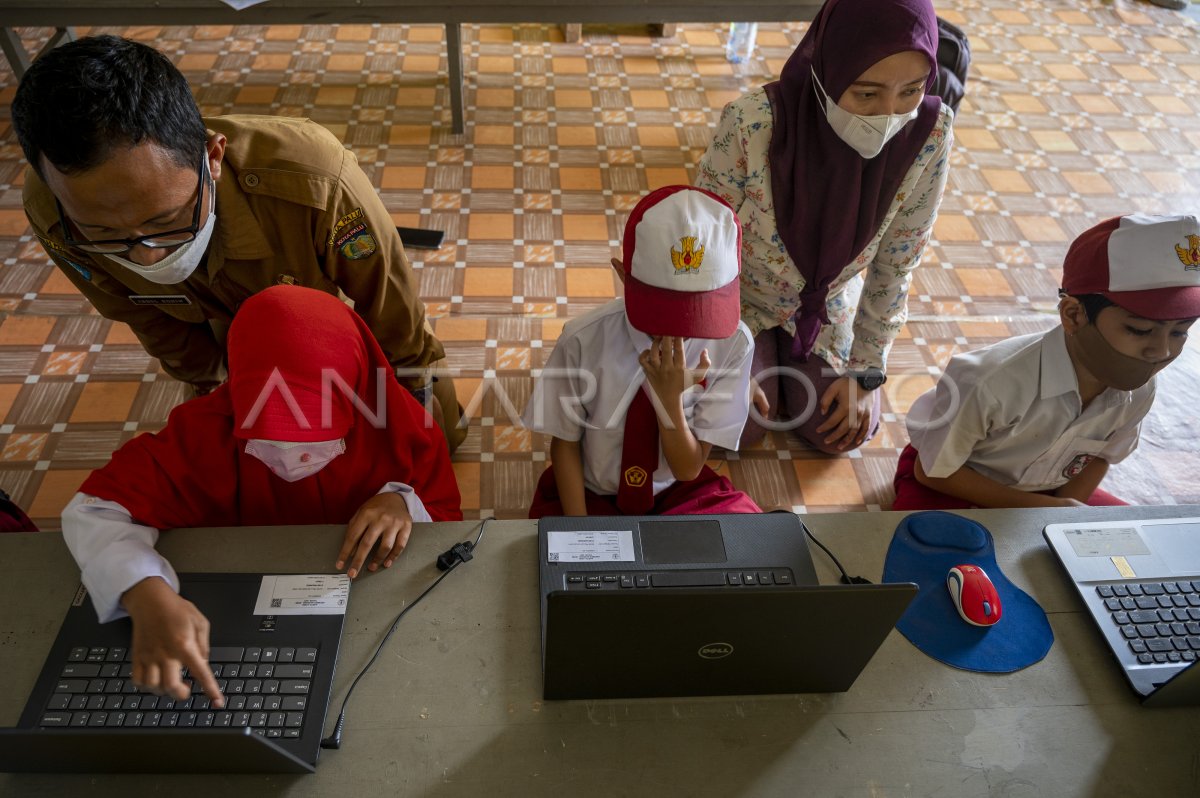 ASESMEN NASIONAL BERBASIS KOMPUTER | ANTARA Foto