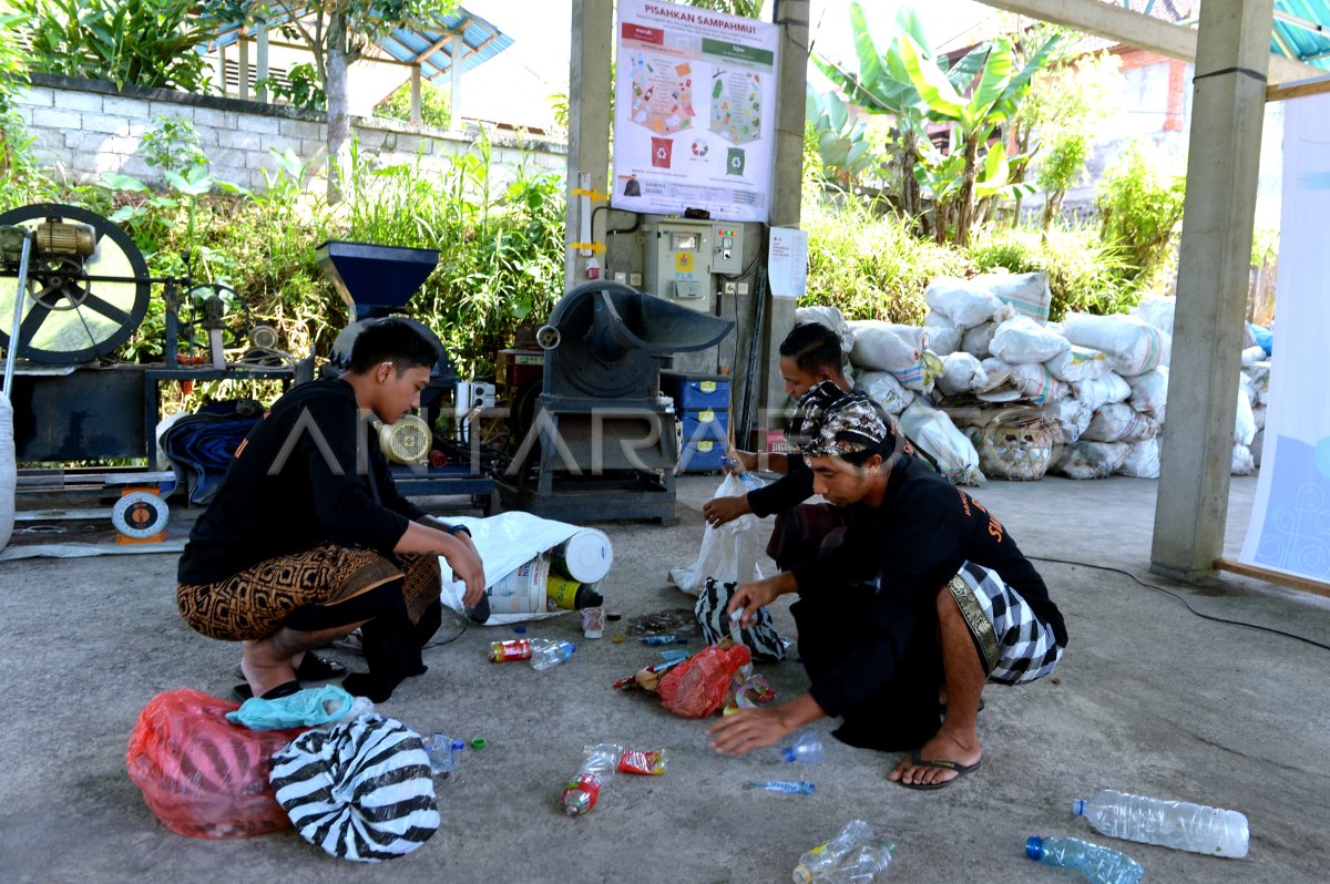 PENGELOLAAN SAMPAH DI TPS 3R | ANTARA Foto