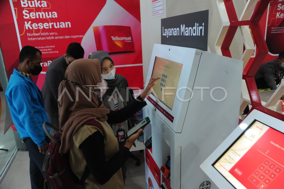 PERCEPATAN PENINGKATAN LAYANAN 3G KE 4G/LTE TELKOMSEL | ANTARA Foto