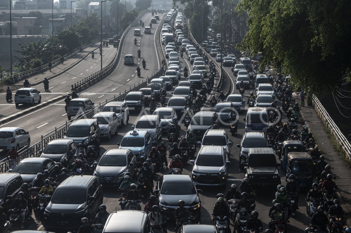 KENDARAAN BERMOTOR PENYEBAB POLUSI UDARA JAKARTA | ANTARA Foto