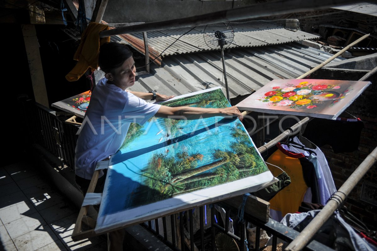 PENJUALAN LUKISAN DI KAMPUNG JELEKONG MULAI BERGELIAT | ANTARA Foto