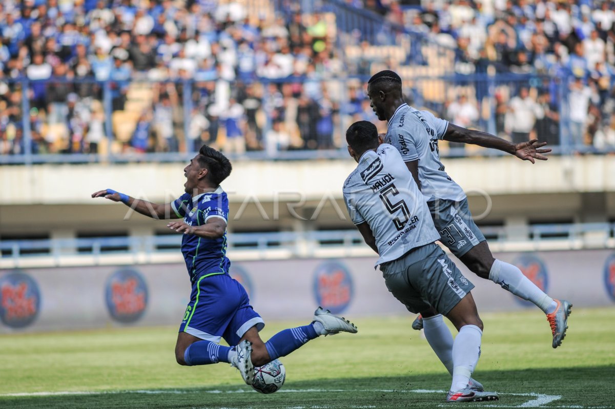 PERSIB BANDUNG MELAWAN BALI UNITED | ANTARA Foto