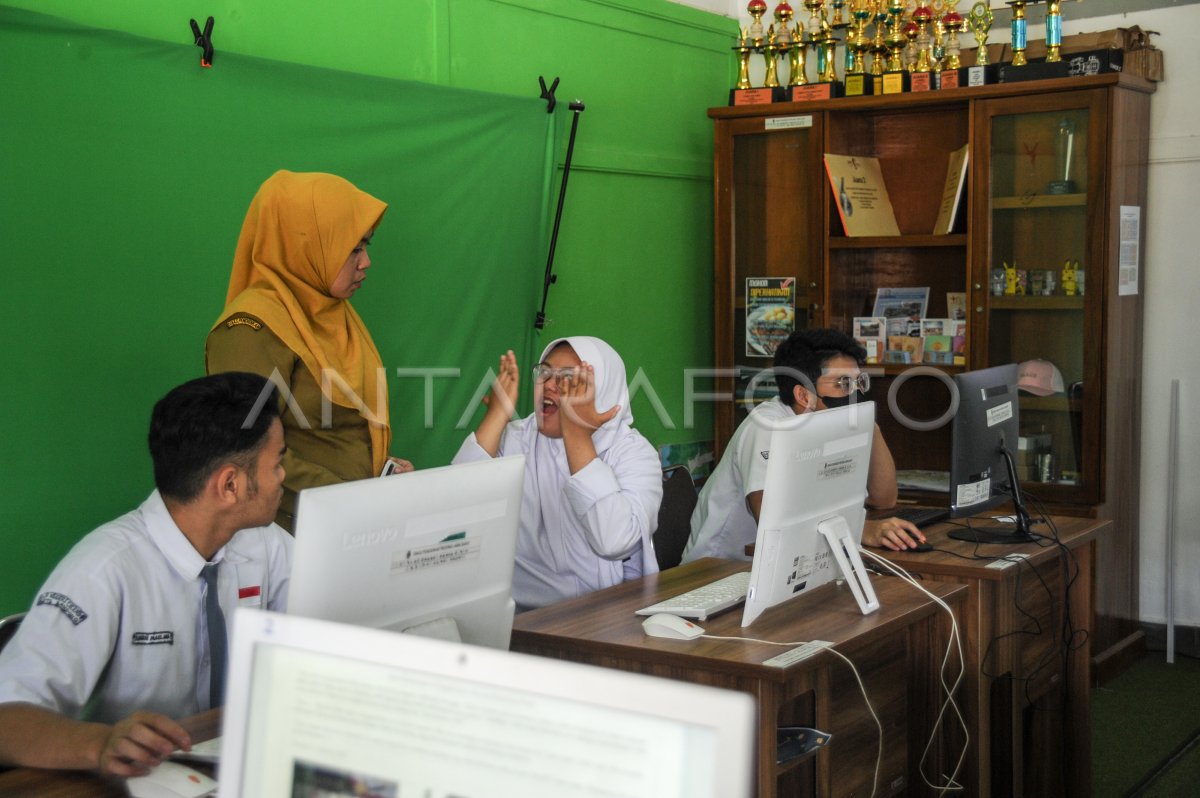 UJIAN HARI PERTAMA ANBK SLBN | ANTARA Foto