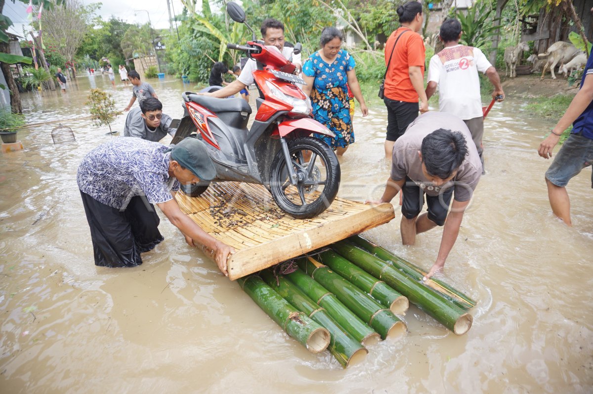 BENCANA BANJIR DI TRENGGALEK | ANTARA Foto