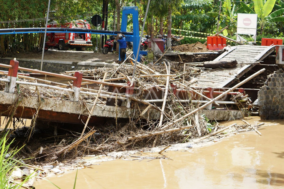 BENCANA BANJIR DI TRENGGALEK | ANTARA Foto