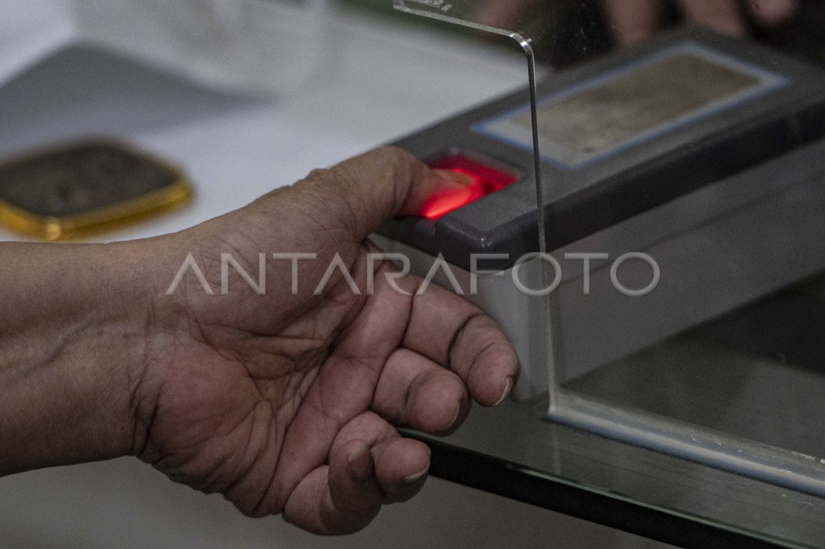 PENERAPAN MASA BERLAKU PASPOR 10 TAHUN DI JAKARTA | ANTARA Foto